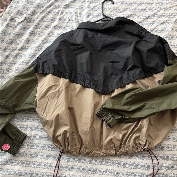 Nike Women's Black and Olive Utility Jacket XL vintage - Picture 5 of 6